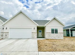 7026 67th St S, Horace, ND 58047