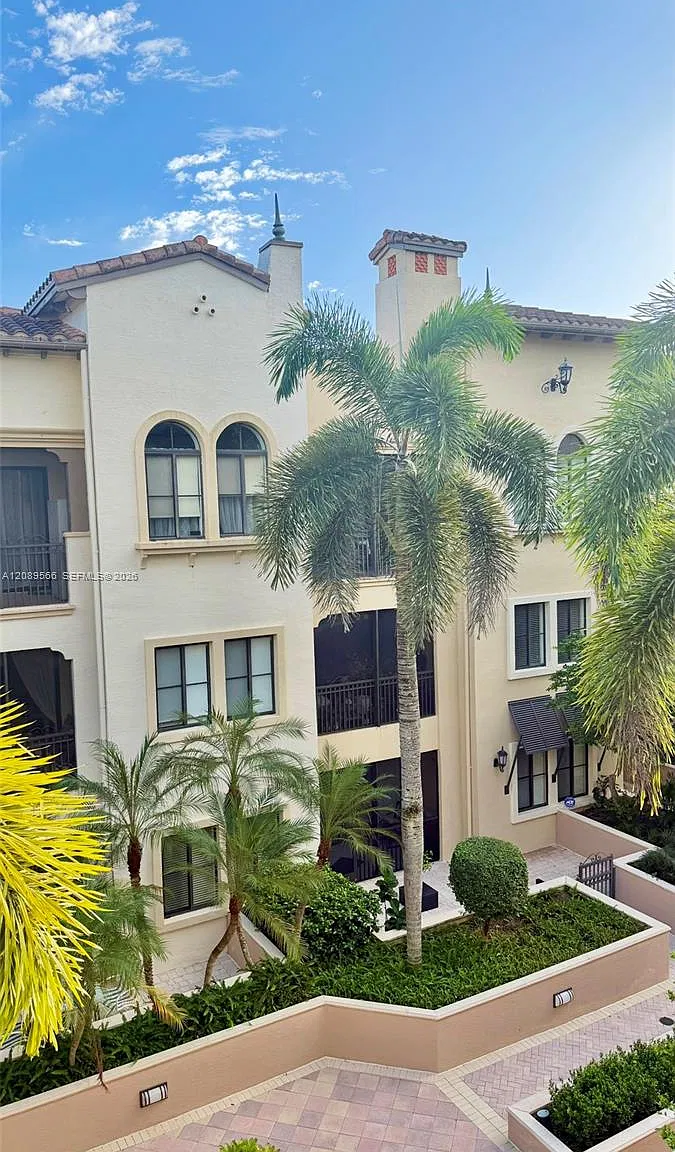 Villa Alhambra Condo — Photo 3