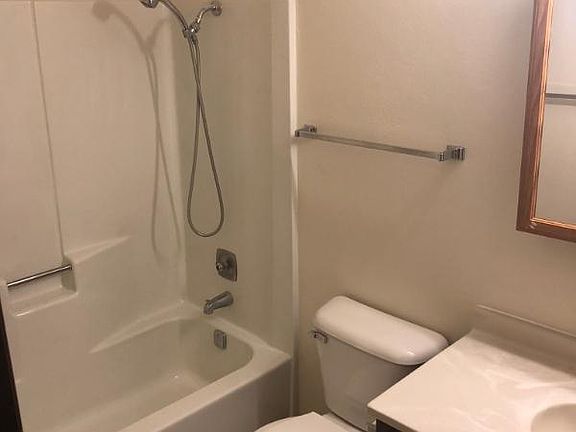 3rd image of 167 Flintridge Dr APT 1