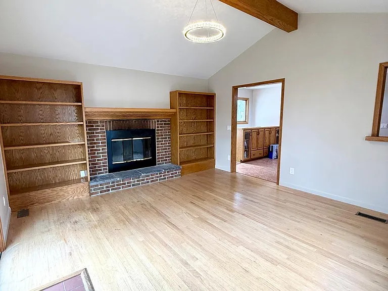 24522 Hass St — Photo 8
