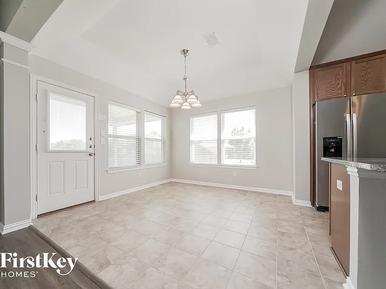 1521 Toucan Dr — Photo 4