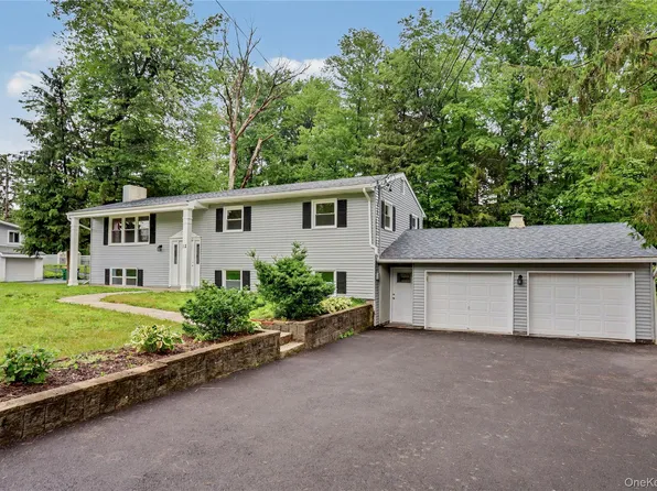 12 Roe Drive, Hyde Park, NY 12538