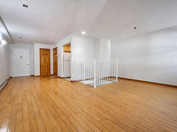 4th image of 3074 30th St