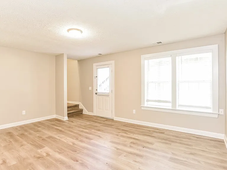 1920 Streamfield Ct — Photo 4