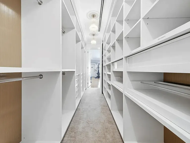 67 E 82nd St #TWNHS — Photo 26