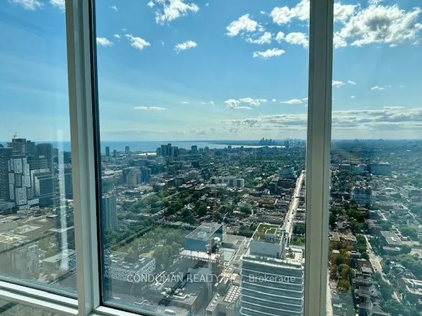 488 University Ave, Toronto, ON