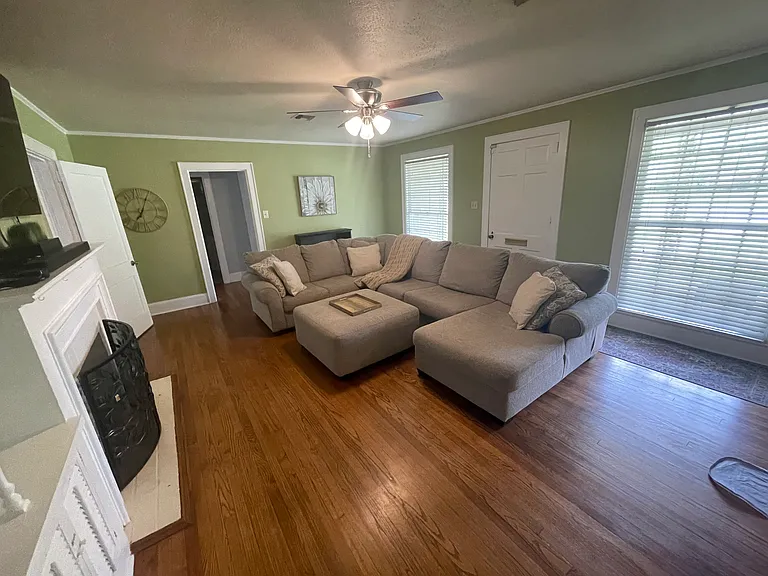 3642 Gilbert Dr — Photo 3