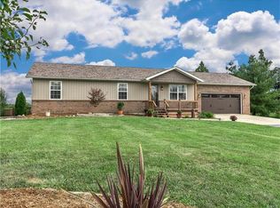 85 Stonebrook Dr, Highland, IL 62249