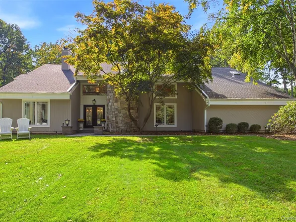 2 White Cap Court, Lloyd Harbor, NY 11743