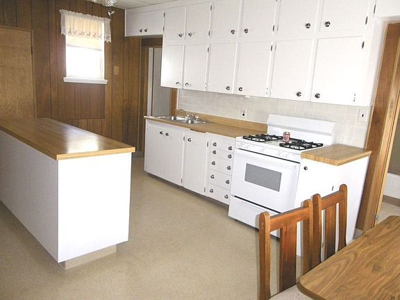 Kitchen with Eating Area