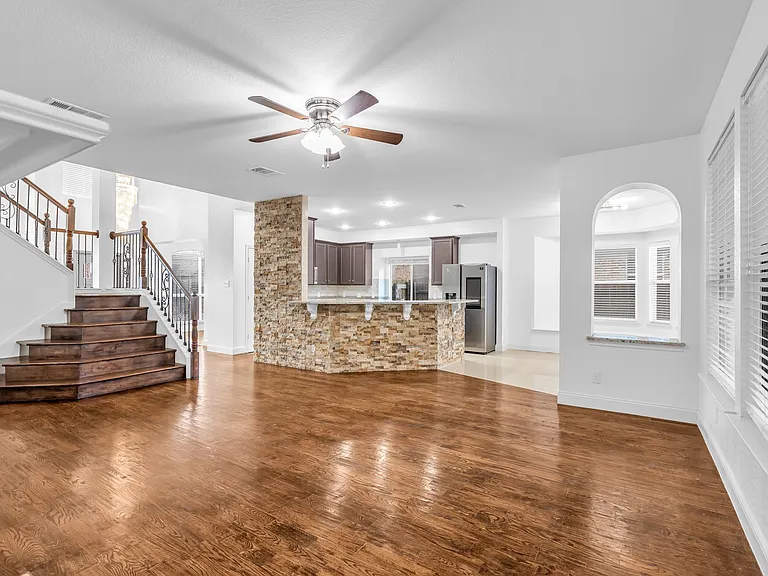3010 Lena Dr — Photo 17