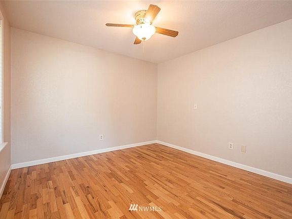 5th image of 7025 Husky Way SE