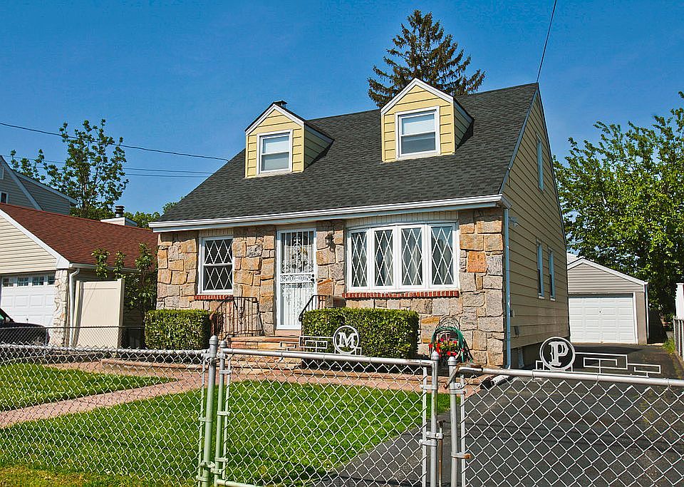 1st image of 36 Manhattan Ave