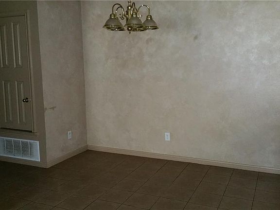 4th image of 1307 Nicholas Cir APT A