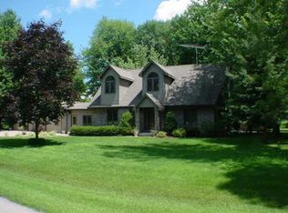 W4720 Swan Acre Dr, Cecil, WI 54111