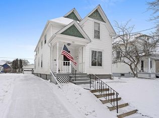 823 N 10th St, Manitowoc, WI 54220