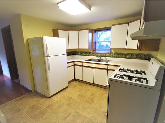 4th image of 343 Kennedy Ave