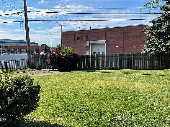 2nd image of 323 Lincoln Park Blvd