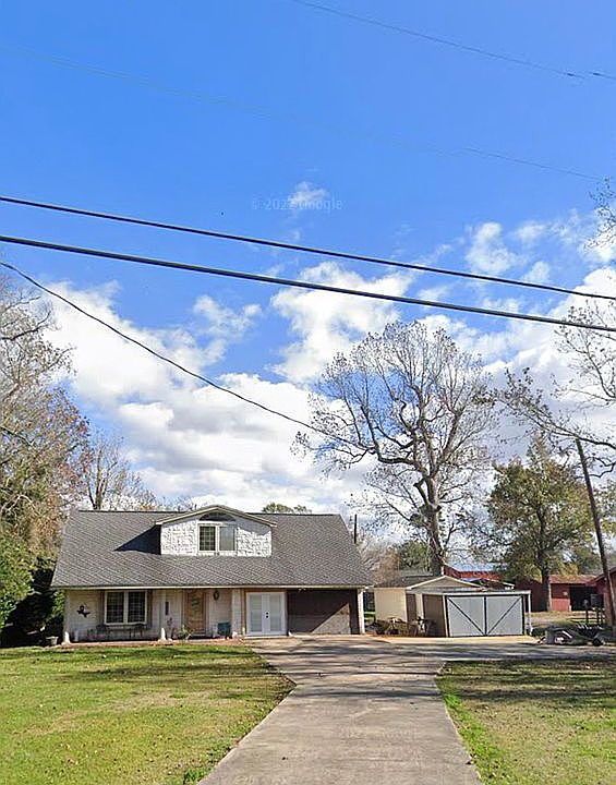 1st image of 555 Lake St
