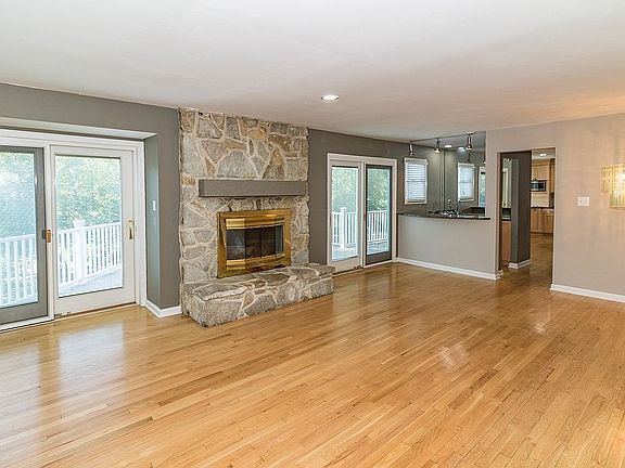 Large family rm w/fireplace.