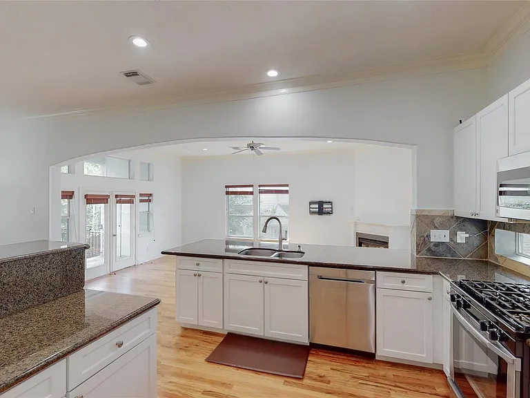 5843 Petty St #C — Photo 9