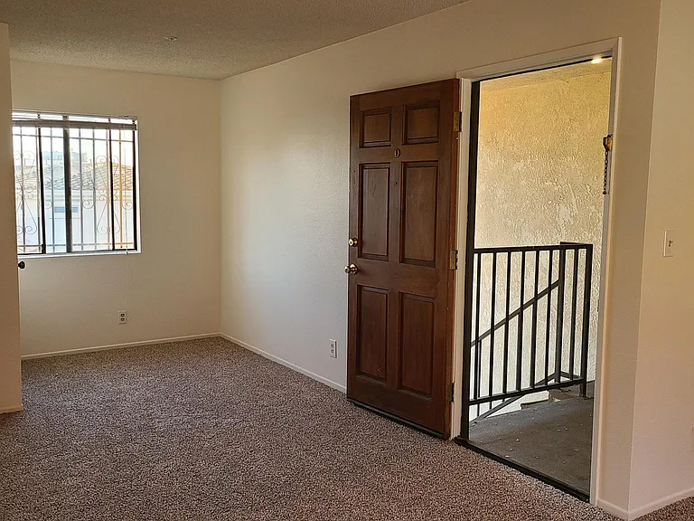 132 N Marengo Ave #D — Photo 3