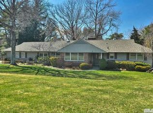 7 The Brae, Woodbury, NY 11797