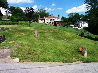 2nd image of 618 Market Dr