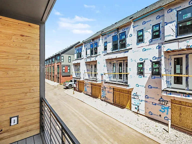 2146 N Graham St — Photo 23