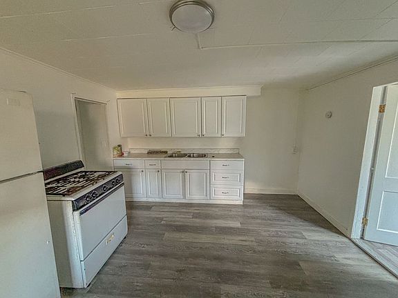 4th image of 238 4th St APT 2R
