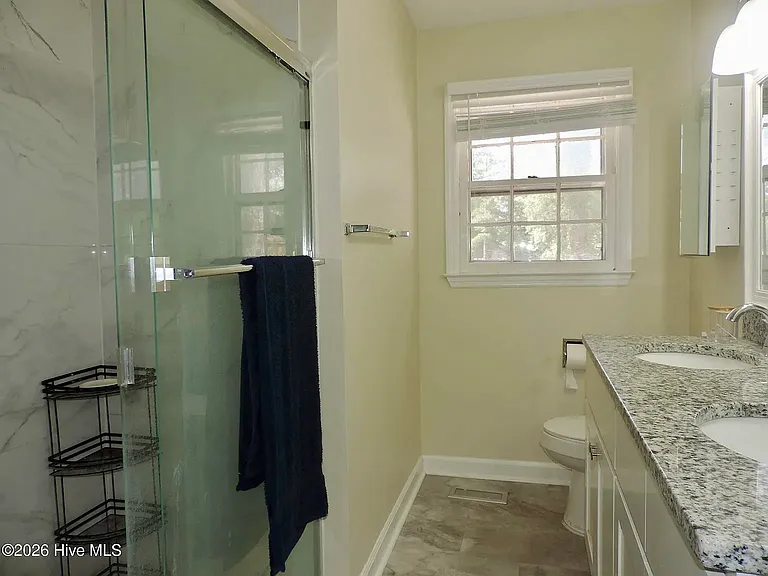 Shoreline Dr — Photo 14