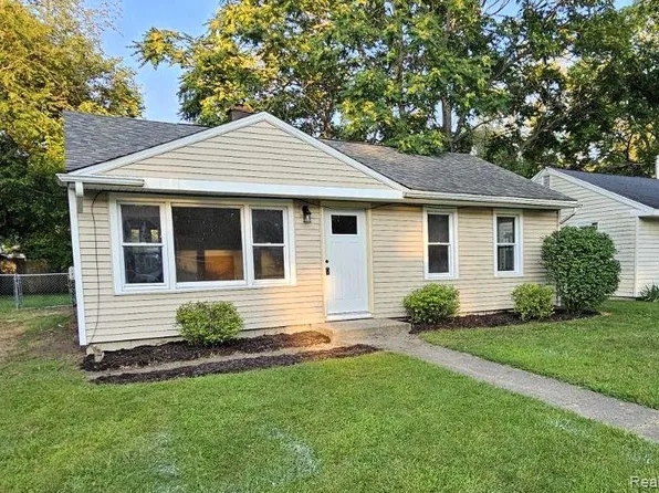 28 Lamora Ave, Battle Creek, MI 49037