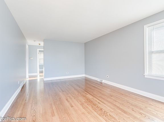 3rd image of 4413 Emerson Ave