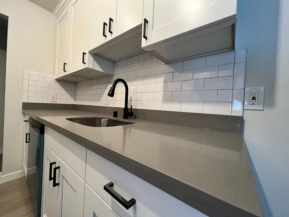 1st image of 11515 26th Ave NE #105