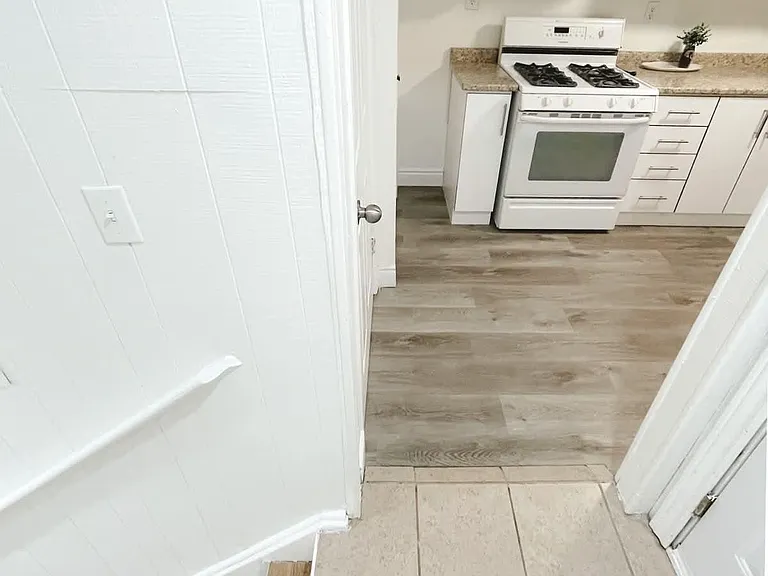 551 Hayward Cres #3 — Photo 17