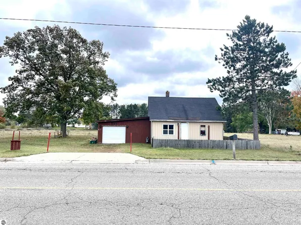 537 Wright St, Cadillac, MI 49601