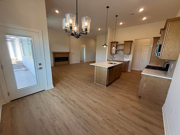 5th image of 27 Kingdom Ct