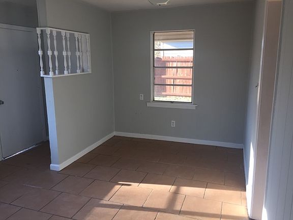 4th image of 1056 Meadowview Dr