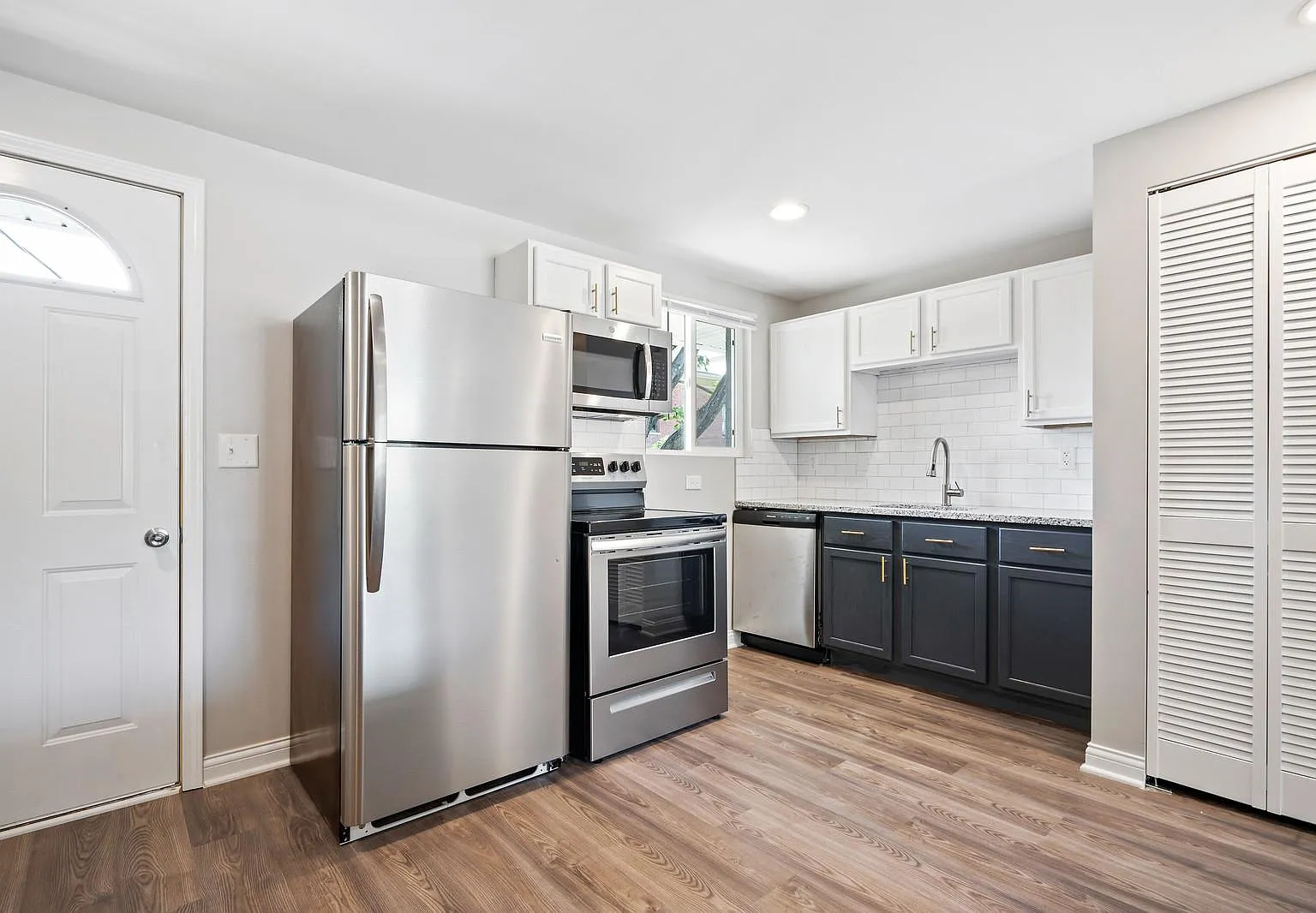 3 bed, 1000 sqft, $1,600 — Photo 1