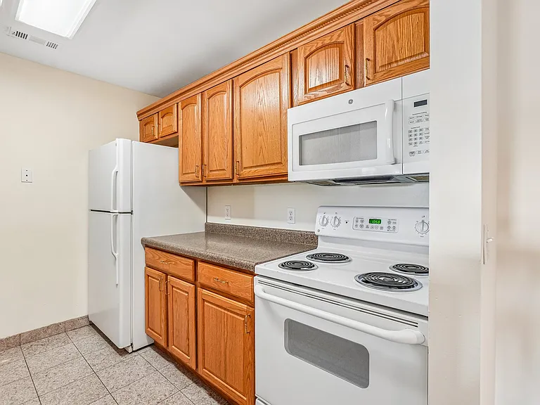 Creek Club Apartments — Photo 20