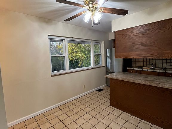 5th image of 8051 Peacock Dr