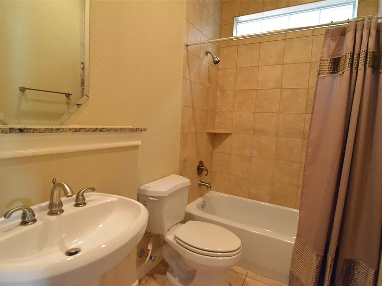 9006 Harbor Hills Dr E — Photo 17