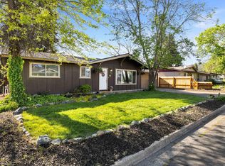 922 SW Spruce St, Grants Pass, OR 97526