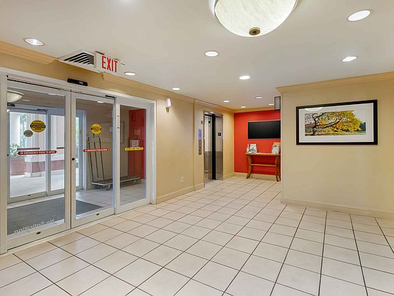 Lobby and Guest Check-in