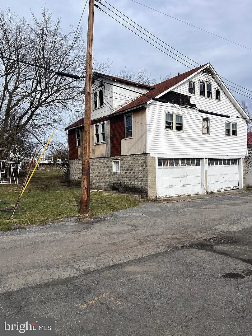 1100 Virginia Ave photo 1