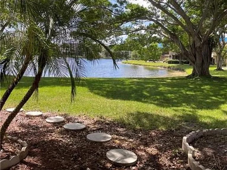 32 Wimbledon Lake Dr #221-8 — Photo 5