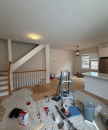 4th image of 1343 N Leavitt St