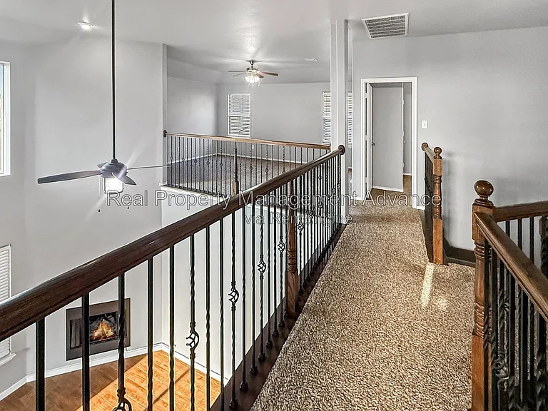 512 Winchester Dr — Photo 15