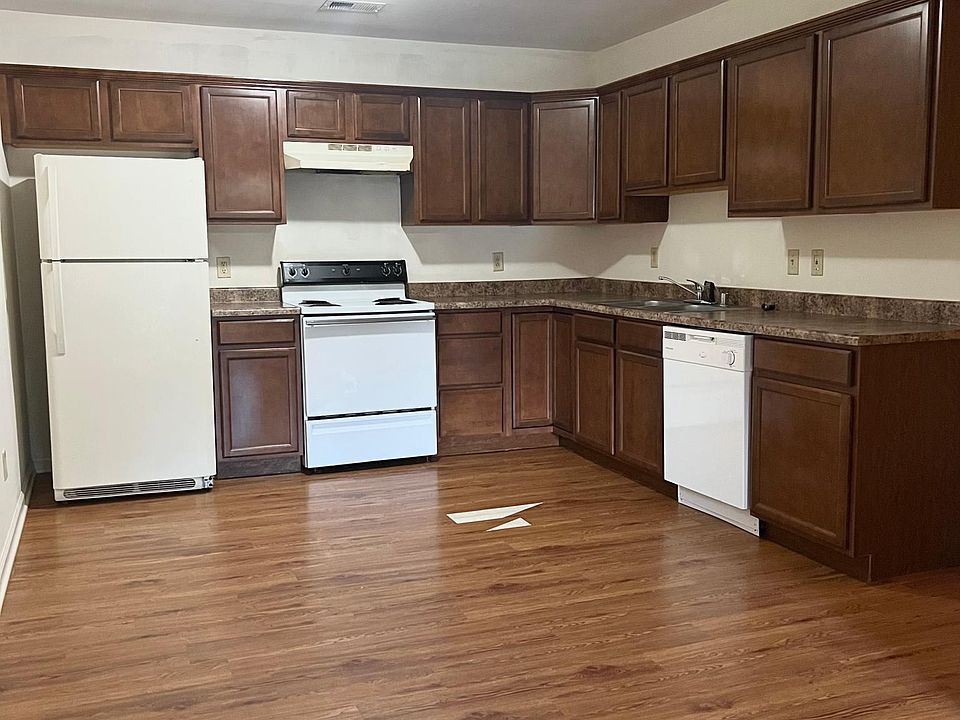 1st image of 103 Woods Trl APT 6