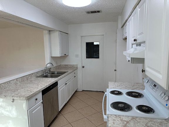 4th image of 707 Nl Robinson Dr